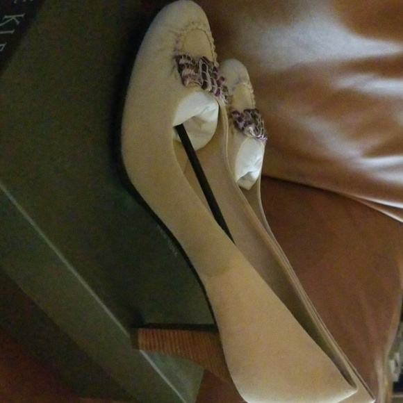 Shoes - Picture 2 of 4